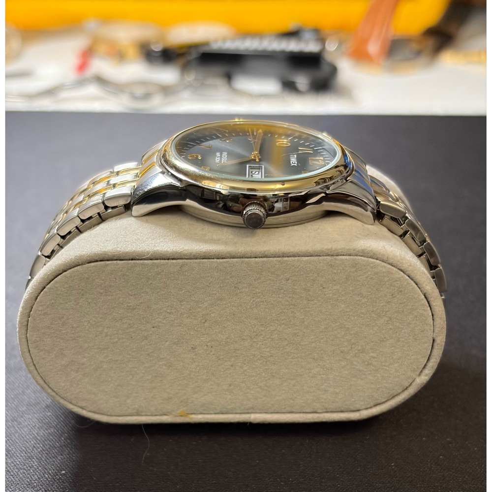 Timex Indiglo Watch Mens OS Two-Tone Grey Dial Day Date Classic Timepiece - Picture 2 of 5
